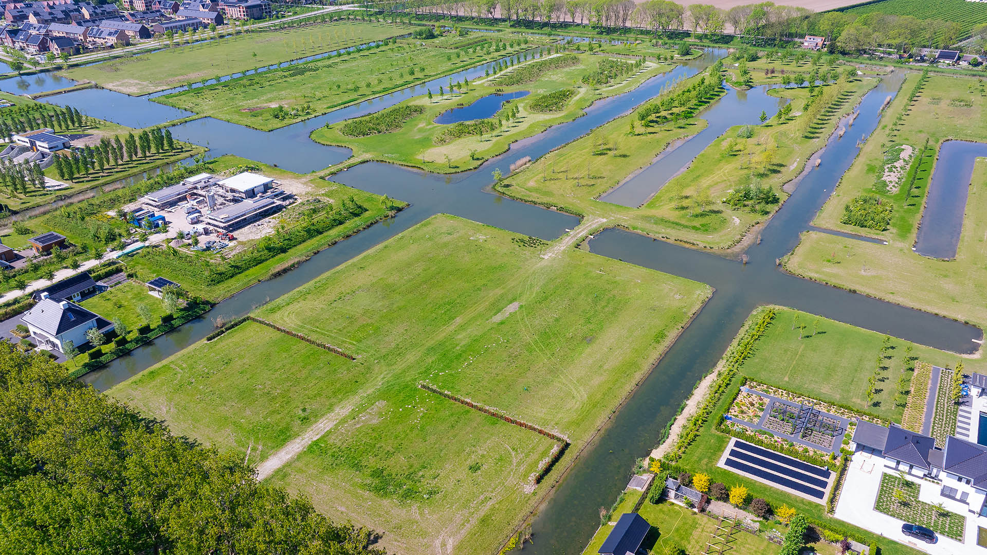 Dronefoto van landbouwperceel voor gewasschade-inspectie